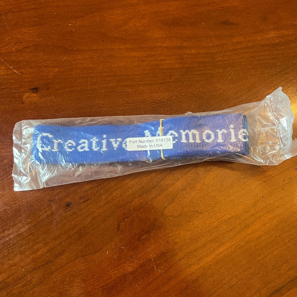 Creative Memories Luggage Strap Blue and White